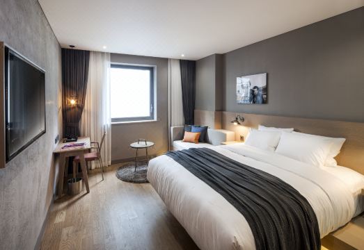 호텔28 명동 세련된 객실 내부 사진