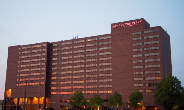 Crowne Plaza Suites MSP Airport - Mall OF America by IHG