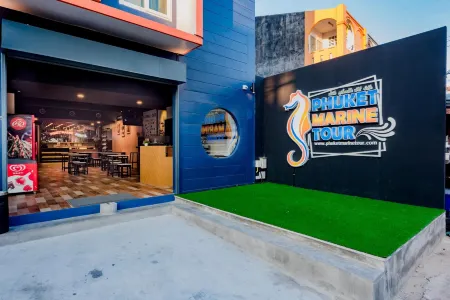 Phuket Marine Poshtel Отели рядом с достопримечательностью «Aussie Divers Phuket»