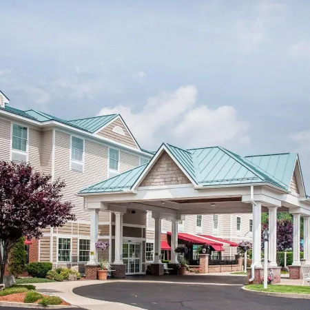 Comfort Inn & Suites Sturbridge-Brimfield