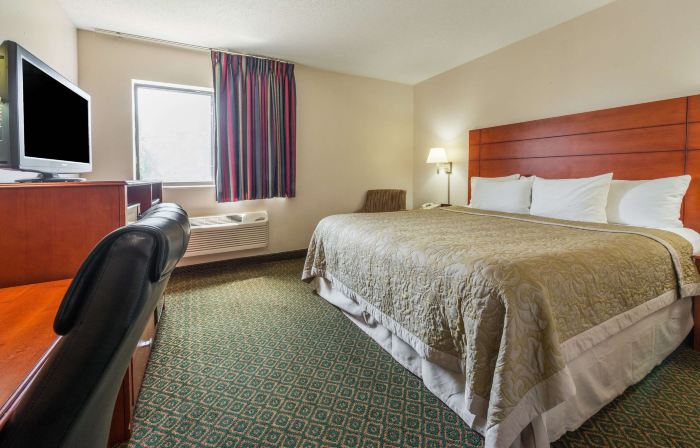 Super 8 by Wyndham St Charles