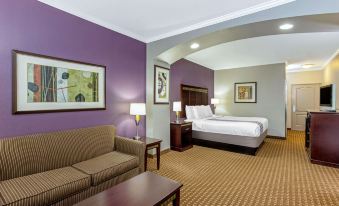 La Quinta Inn & Suites by Wyndham Cleburne