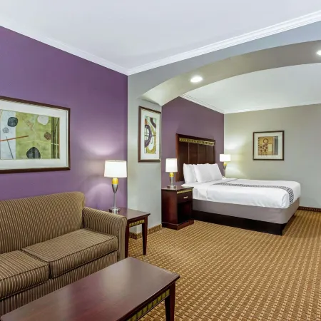 La Quinta Inn & Suites by Wyndham Cleburne