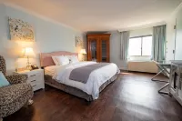 Bella Vista Hotel & Suites Hotel dekat Academy Center of the Arts