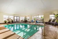 Comfort Inn & Suites Redwood Country - Pools