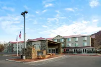 La Quinta Inn & Suites by Wyndham Moab Hotels near Up the Creek Campground