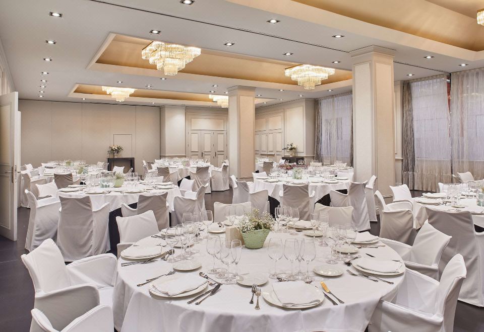 Silken Reino De Aragon HotelOver view