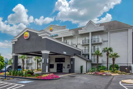 Comfort Inn Sandy Springs - Perimeter Отели рядом с достопримечательностью «Azalea Park Boardwalk, Roswell»