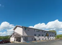 Super 8 by Wyndham Raton Hotels in Raton