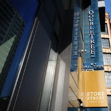 DoubleTree by Hilton Manchester Piccadilly Отели рядом с достопримечательностью «Развлекательный центр Printworks»