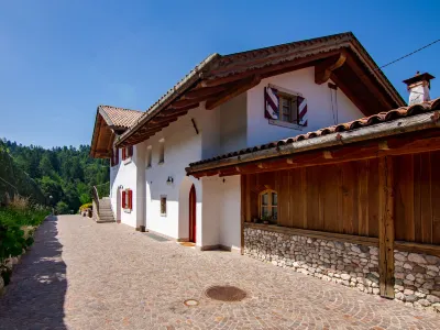 Red Hotel di 