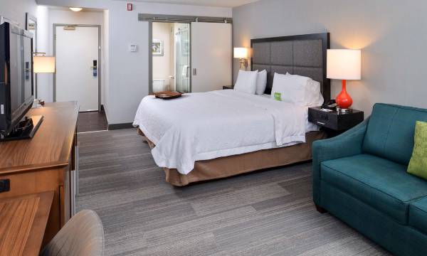 Hampton Inn & Suites by Hilton Calgary-University Northwest