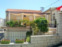 Apartments Viki Hotels in Rogač