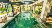 Hotel Spa & Restaurant Cantemerle - Pool