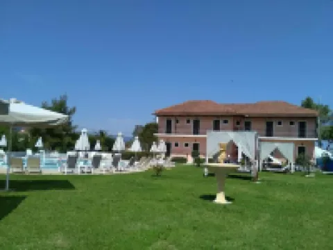 Eleni's Garden & Castello Suites