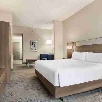 Holiday Inn Express & Suites Greenville-Downtown Rooms
