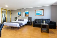 Chateau la Roca Hotels near Palacio Real de La Magdalena