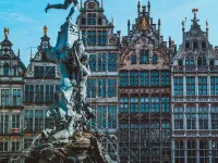Leonardo Hotel Antwerp Отели рядом с достопримечательностью «Улица Де Кейсерлей»