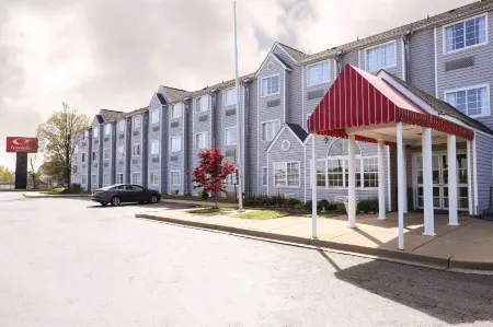 Econo Lodge Inn & Suites