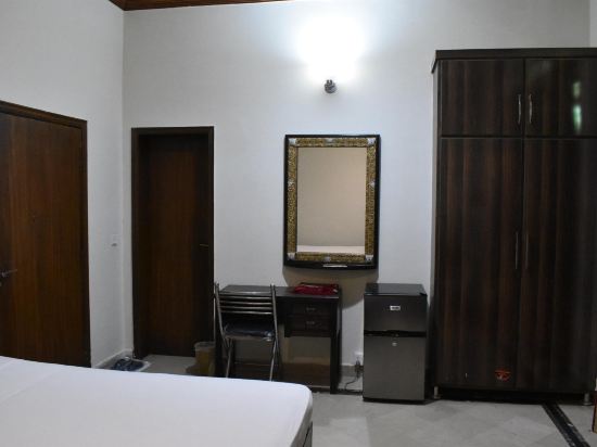 Lotus 1 Hotel