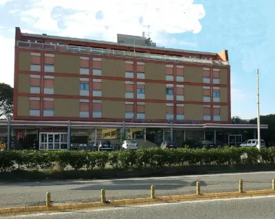 Hotel Al Sant'Andrea Hotels near Castello dei Vescovi di Luni