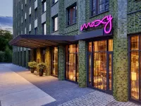 Moxy Cologne Muelheim Hotels near Merheim