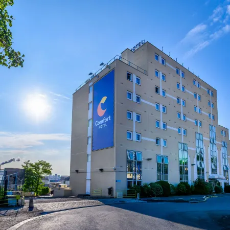 Comfort Hotel Paris Porte d'Ivry Отели рядом с достопримечательностью «Валь-де-Сен»