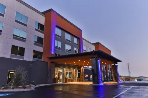 홀리데이 인 익스프레스 & 스위트 헨더슨 사우스 - 볼더 시티 바이 IHG - 주차장