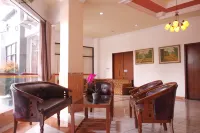 Edotel Klaten Hotels in Klaten
