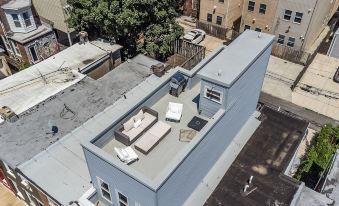 Trendy Fairmount Gem Roof Deck