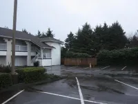 Days Inn by Wyndham Ocean Shores - parking