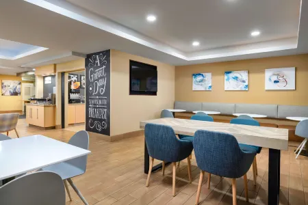TownePlace Suites York Отели рядом с достопримечательностью «Парк Роки Ридж»