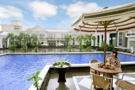 Adhiwangsa Hotel Отели рядом с достопримечательностью «Dalem Kalitan»