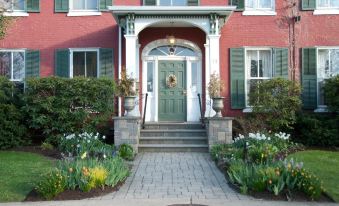 Grape Arbor Bed and Breakfast - Housity