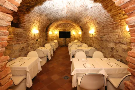 Evenia Alcalá Boutique Hotel Отели рядом с достопримечательностью «Museo de Esculturas al Aire Libre FINAL»