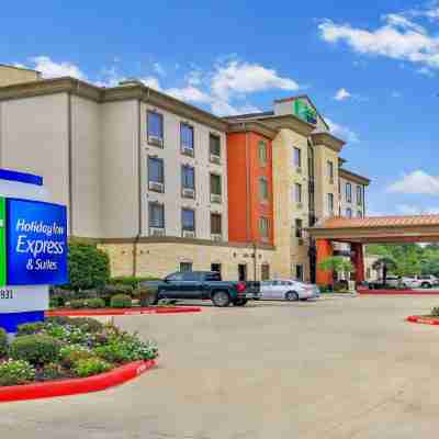 Holiday Inn Express & Suites Pearland Hotel Exterior