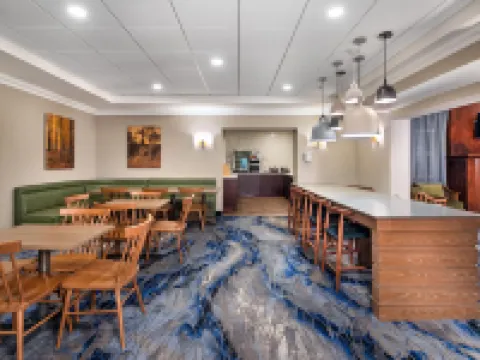 Fairfield Inn Toronto Oakville Hotels in Oakville