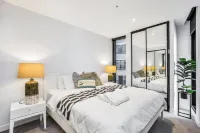 FV Iconic Designer Apt, Parking, Near CBD Qfv147-14 Hotels in Fortitude Valley