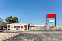 OYO 阿肯色鮑爾德諾布公路酒店（近瑟西縣） - 停車場