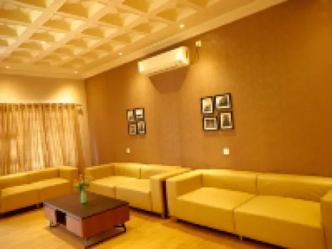 โรงแรมคิงส์พาเลซ โรงแรมในลูบุมบาชิ