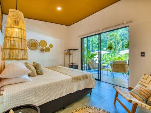 Exotico Beach & Rooms