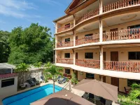 Phratamnak Inn - 100 Meter from Beach