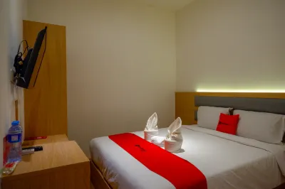 RedDoorz Plus @ Losari Makassar Hotel a Ujung Pandang