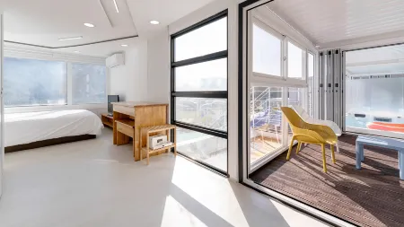 Gyeongju Cell27 Pool Villa Отели рядом с достопримечательностью «Gameunsa»