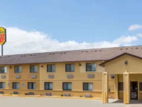Super 8 by Wyndham Newton Hotels in Newton