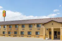 Super 8 by Wyndham Newton Hotels in Newton