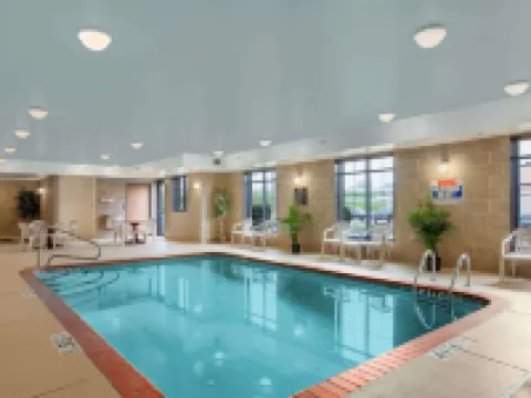 亞克朗-格林-尤寧敦速8酒店 格林酒店