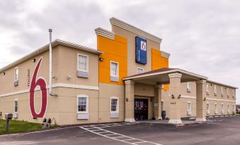 Motel 6 Jourdanton, TX