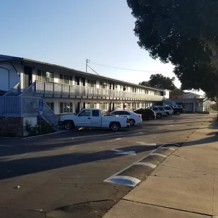 Coastal Breeze Inn