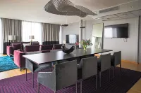 Clarion Hotel Post - parkir